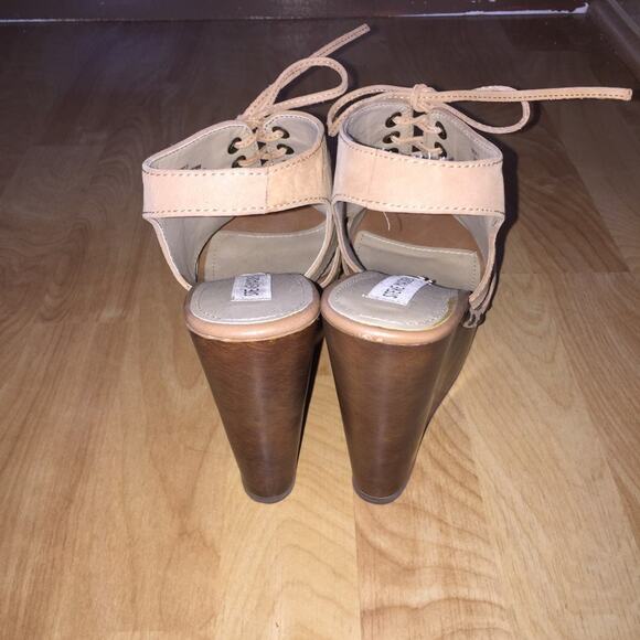 Steve Madden Women's 7 Camel Bohemian Lace Up Suede Wedge Shoes - Picture 4 of 5